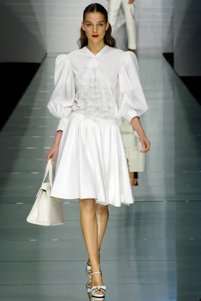 Look 16